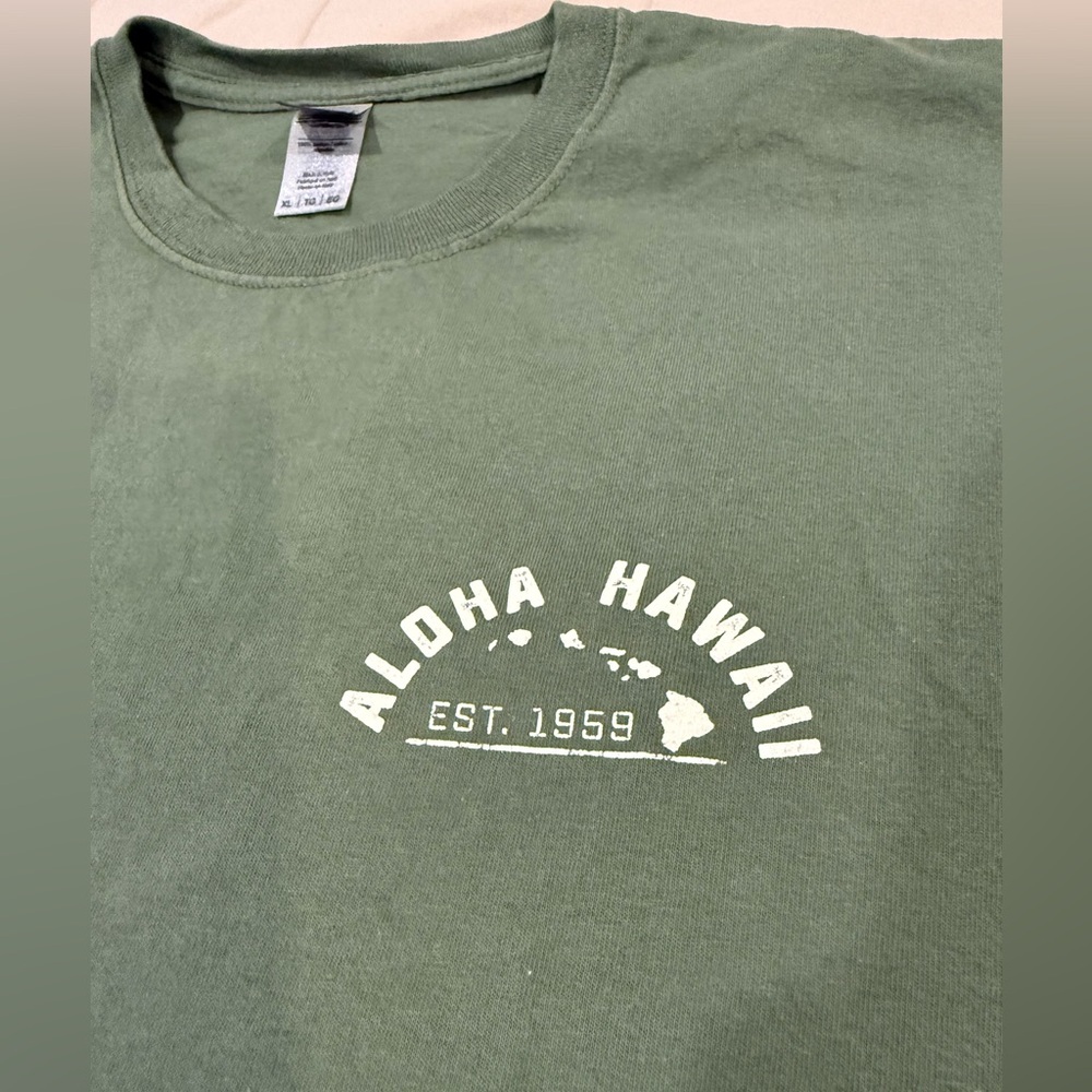Olive green T-shirt with large Hawaiian print on back, XL, 100% cotton - Picture 3 of 6